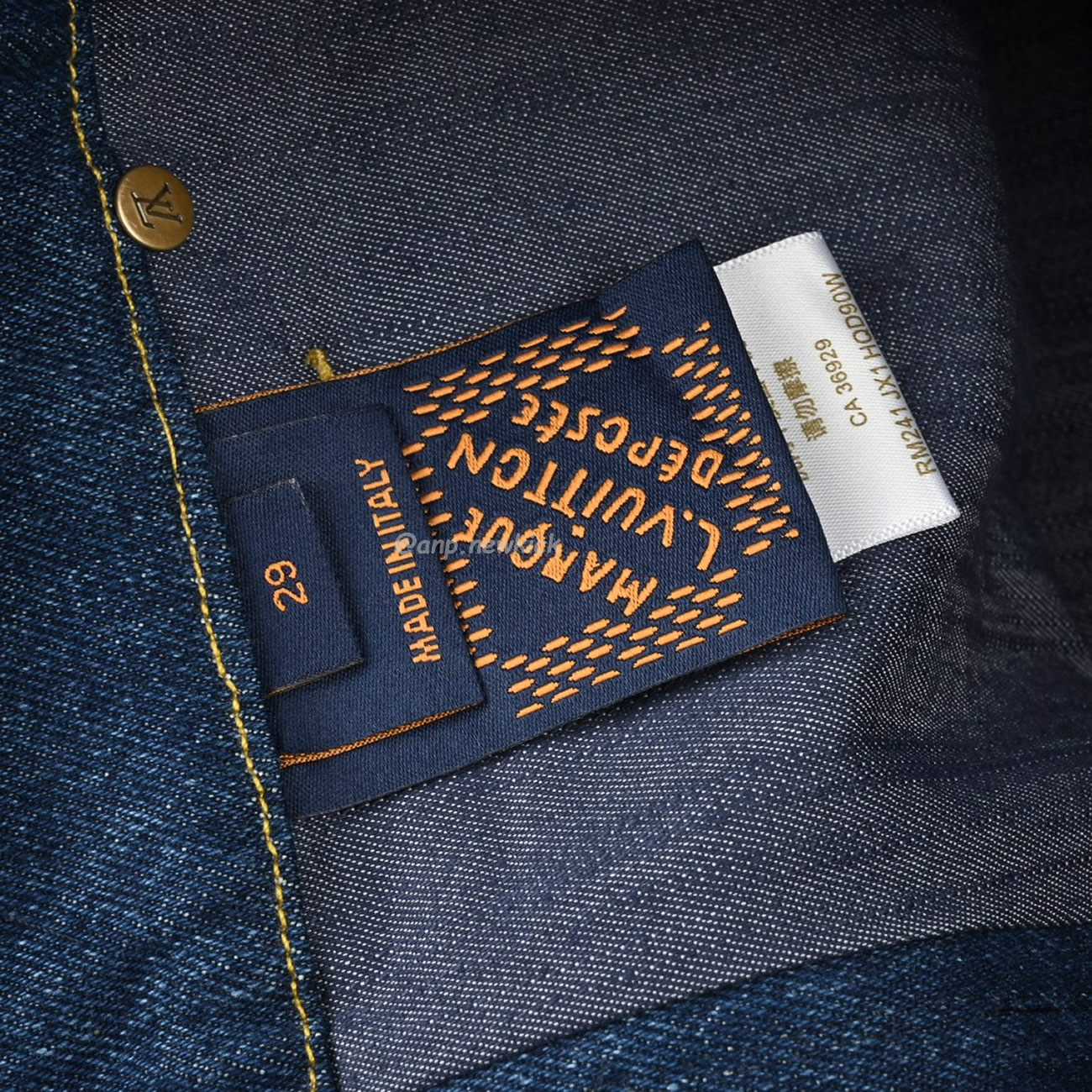 Louis Vuitton Embroidered Logo Denim Shorts (7) - www.newkick.vip